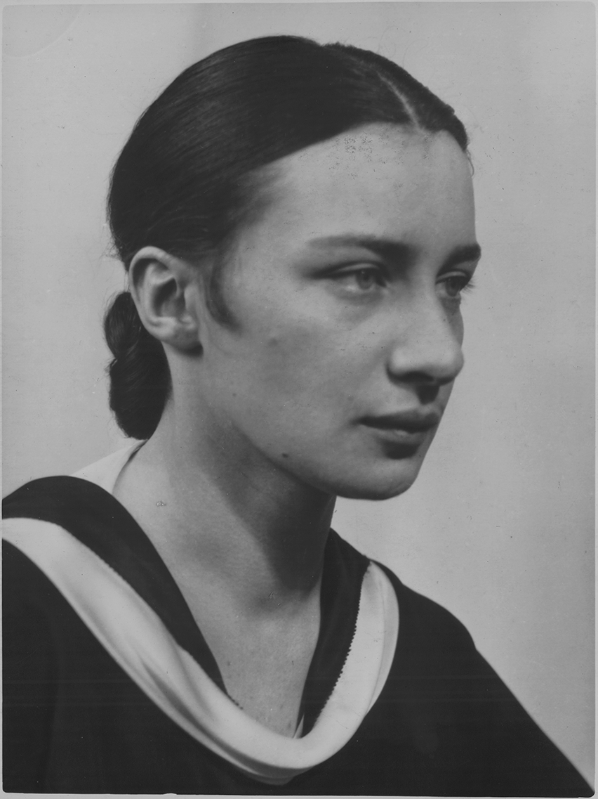 Elizabeth Wyn Wood circa 1927 by M.O. Hammond (1876-1934), Public Domain