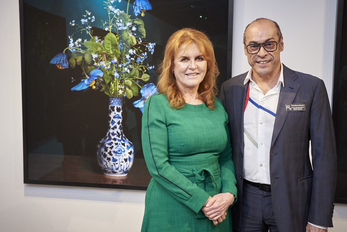 Sarah, Duchess of York, with Francisco Alvarez at Onsite Gallery, photo by Kathryn Hollinrake 