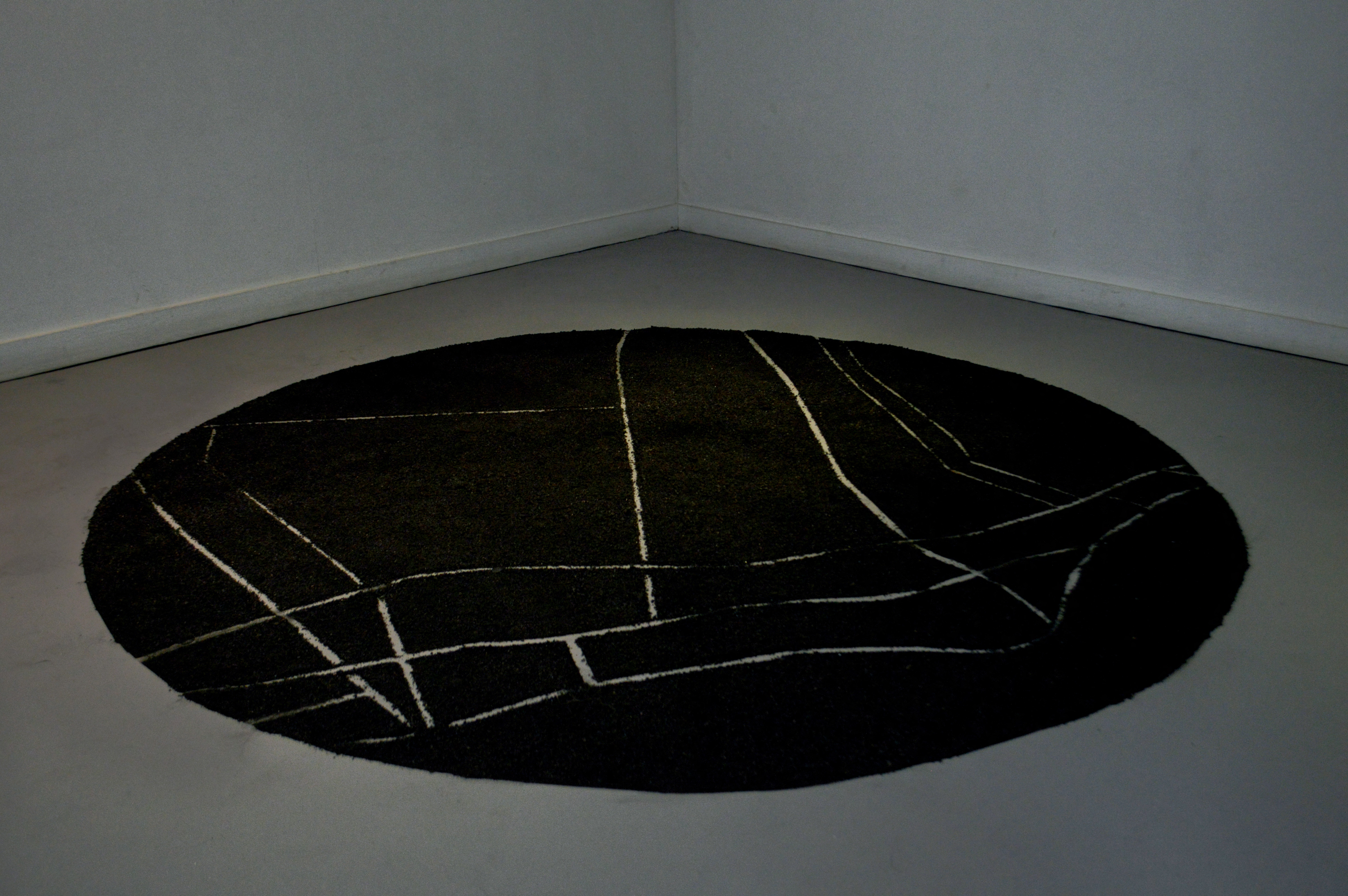 Estey Ducuara, Black Hole, 2018, installation, various dimensions, Mineral coal. Galeria de la Univeridad de la Salle, Bogotá. Image courtesy of the artist. 