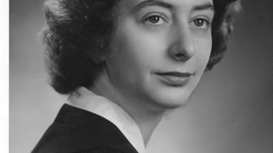 Lois Steen Headshot