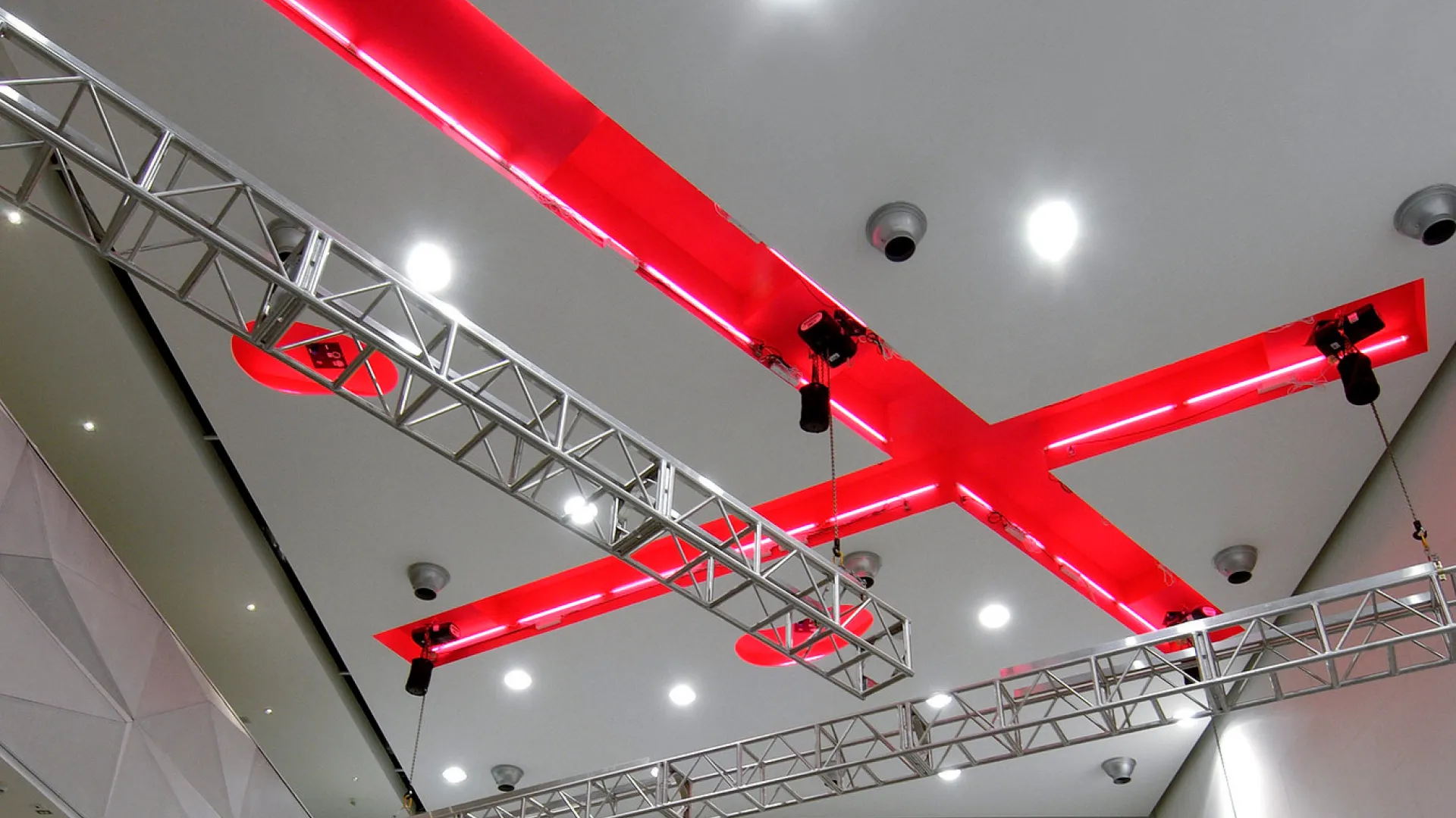 Ceiling of the great hall with lighting rigs