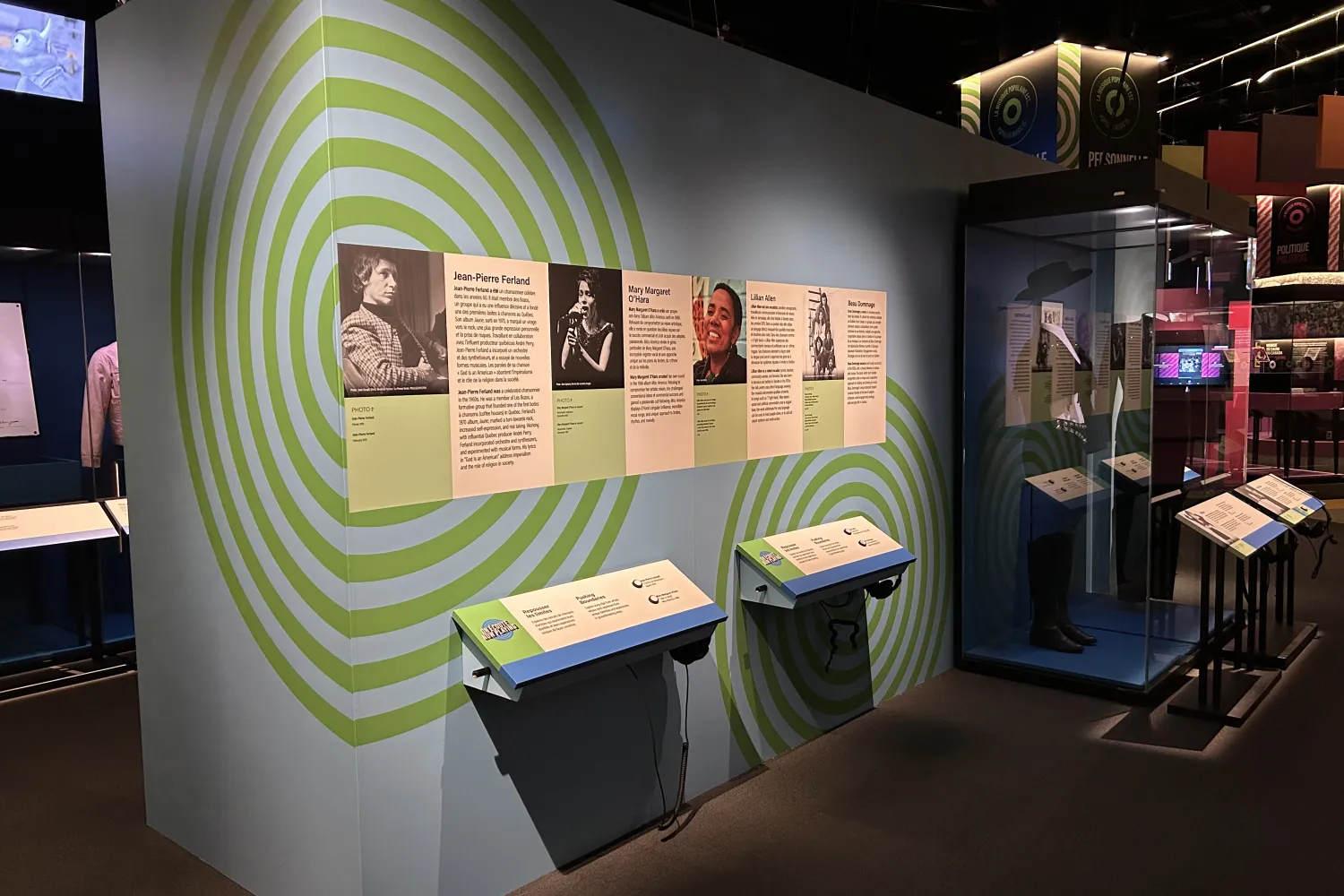 Exhibition view of Retro 