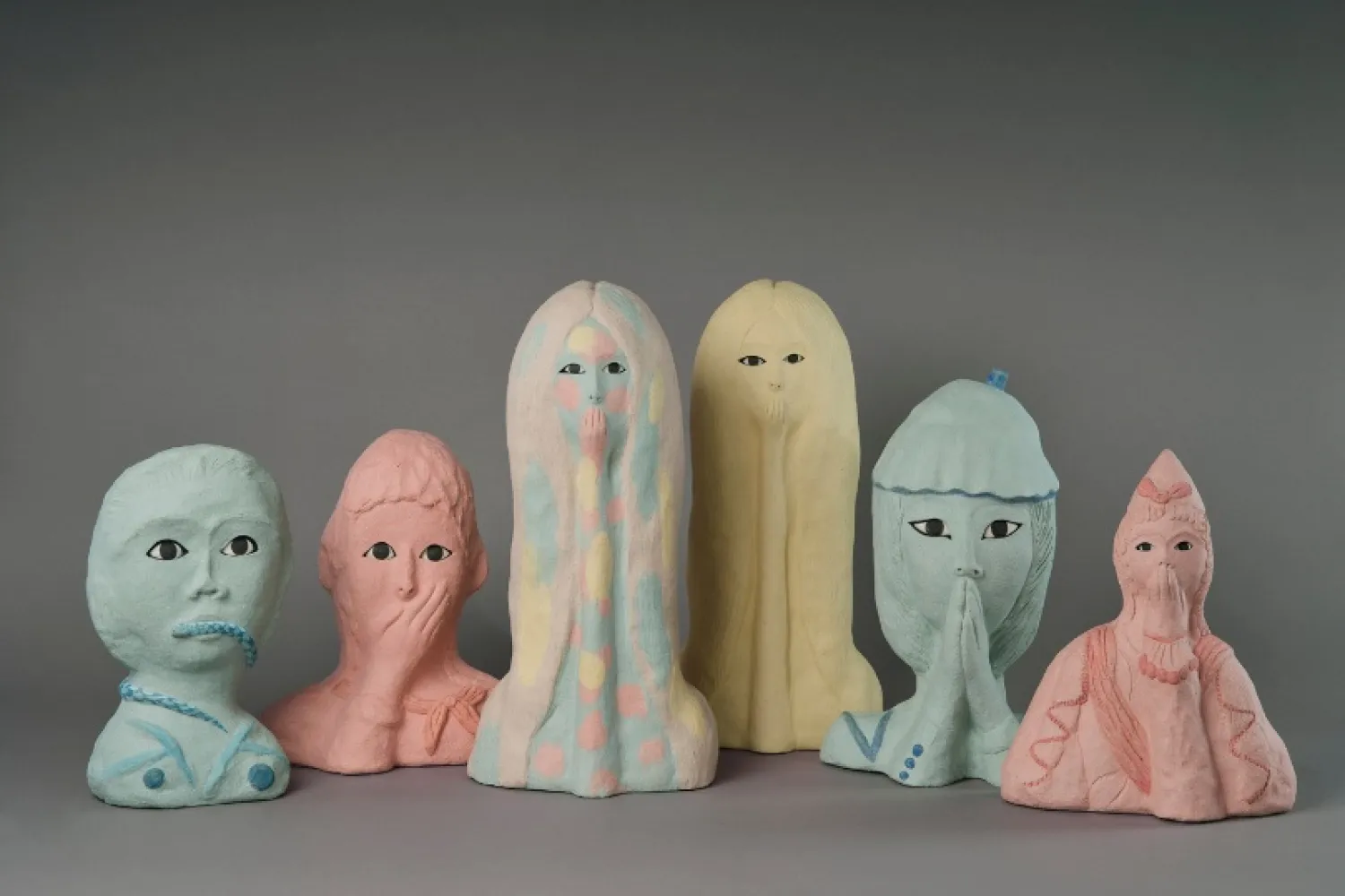 Shary Boyle, The Silences, 2024. Series of pigmented, press-molded stoneware, with glazes and inset Limoges porcelain eyes. Courtesy the artist and EKWC (European Ceramic Work Centre). ©Shary Boyle. Photo: Rene van der Hulst, 2024.