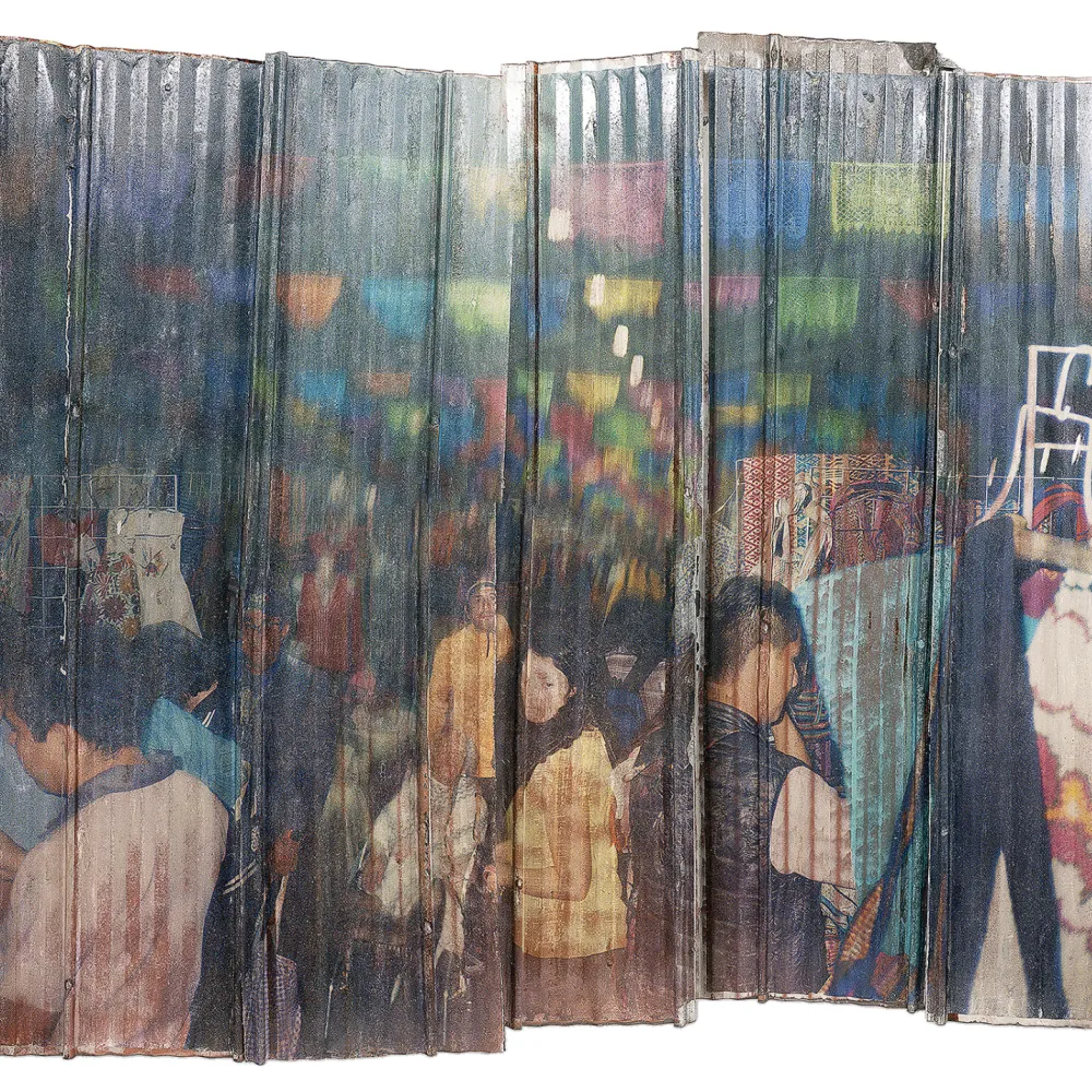 Photo of a market with people, printed on corrugated sheet material